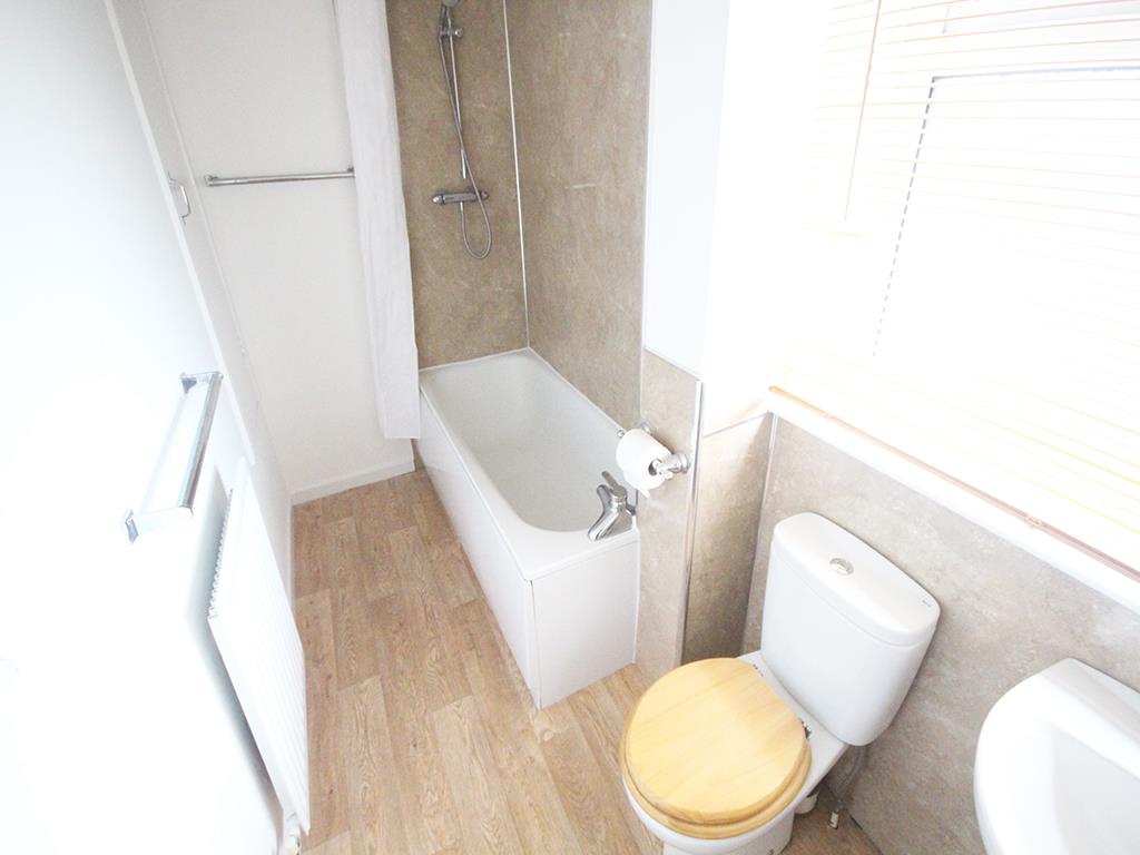 3 bedroom semi-detached house To Let in Barnoldswick - IMG_2986.jpg